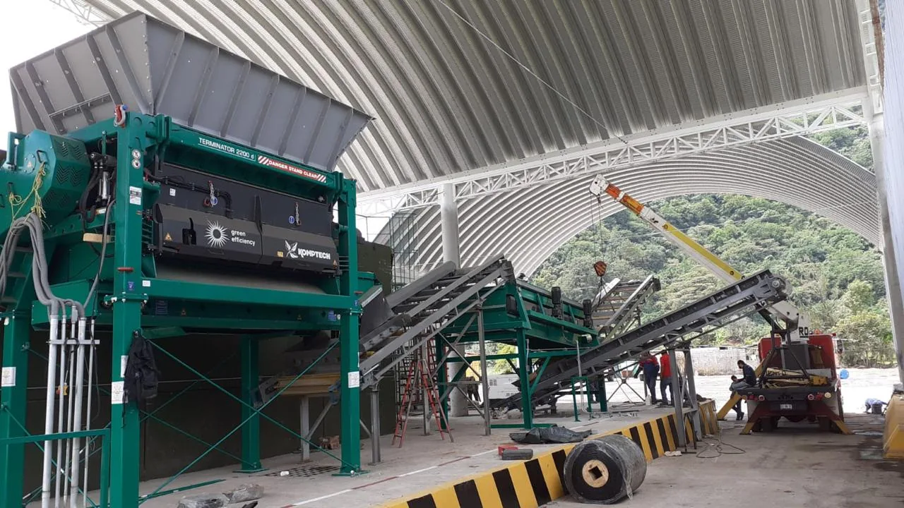Transportadores instalados por BVIOSA operando junto a la trituradora